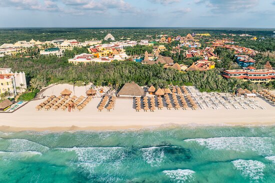 Iberostar Selection Paraiso Maya all-inclusive resort with expansive pools, Mayan-inspired architecture, and family amenities near Playa del Carmen.