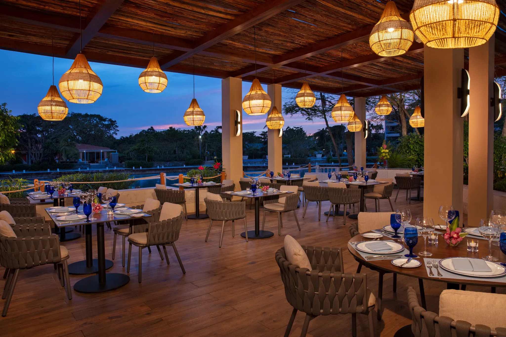 Oceana seafood restaurant at Dreams Aventuras Riviera Maya featuring elegant open-air dining, ocean views, and fresh coastal cuisine.